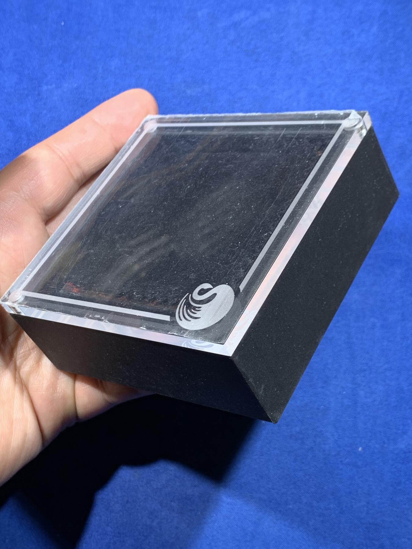 《竞宝斋》第478场 周日，周一 2场连拍 （全场包邮）欢迎送拍 澳大利亚2020年2元仿古镶船舵银币 中间船舵可自由转动 探险之旅-奋进号（发现澳大利亚,美国也已它命名的宇宙飞船） 2盎司999银 发行量1770枚 盒证全