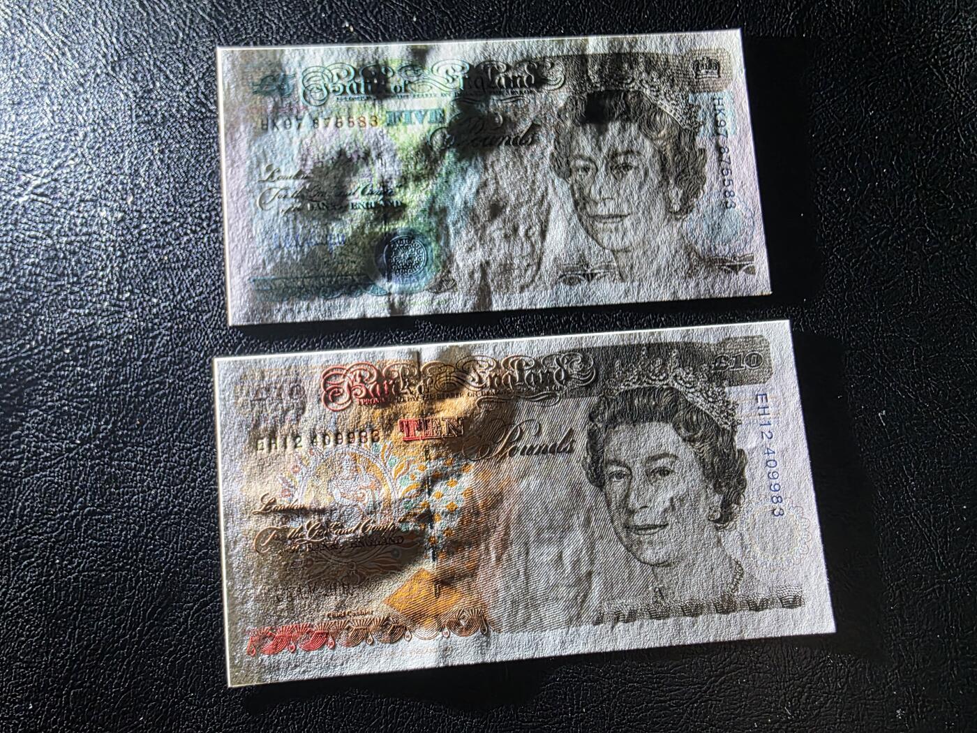 叁拾收藏第35期 英国1997年E序列5镑史蒂文森+1993年10镑狄更斯两张一对（尾83一对）  UNC