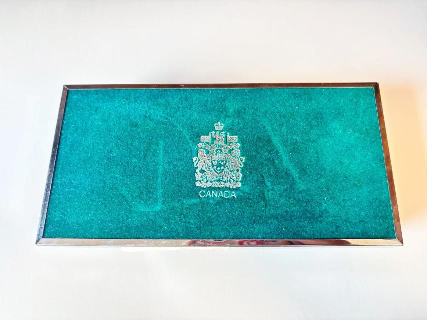 【Blue Auction】世界纸币精拍第806期——18级TOP拍卖/信誉/品质/专业/高效💫 【原盒 一组4美金 铂金币】加拿大野生动物系列 1997年30-300元 总重约57.54克 品相如图（有一枚盒子有裂）