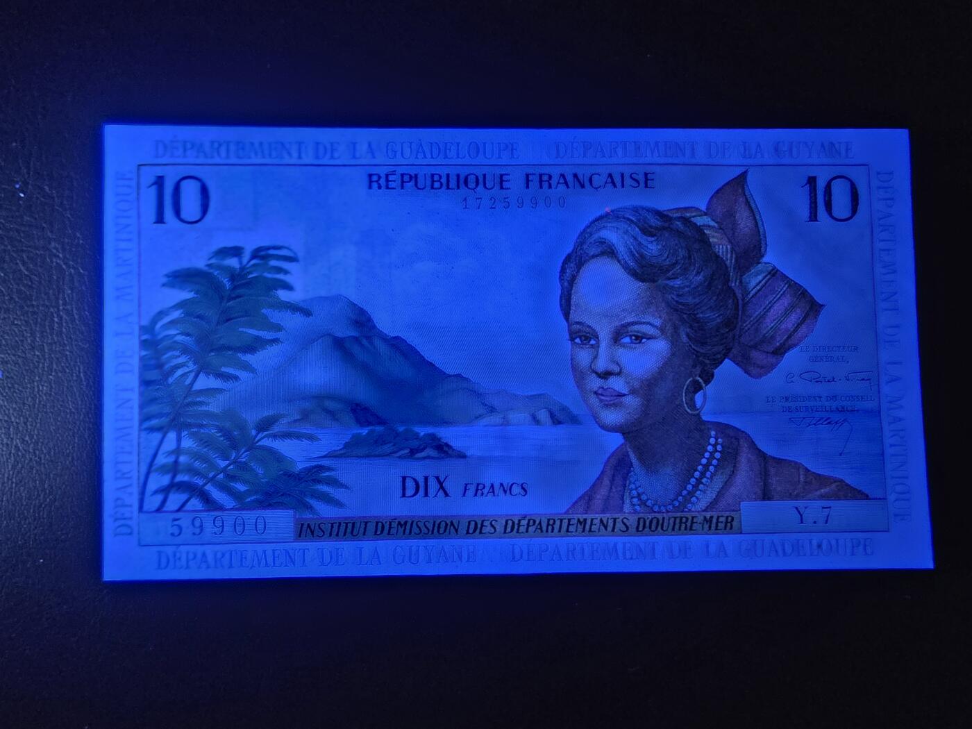 叁拾收藏第35期 法属安的列斯10法郎 UNC