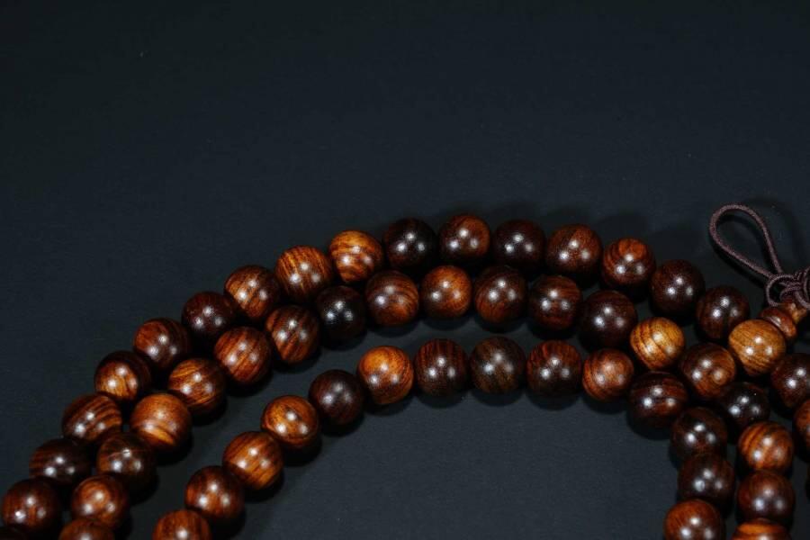 上海都达杂项专场六十八【全场包邮】 海南黄花梨虎皮纹0.8圆珠多圈手串 附鉴定证书95-286