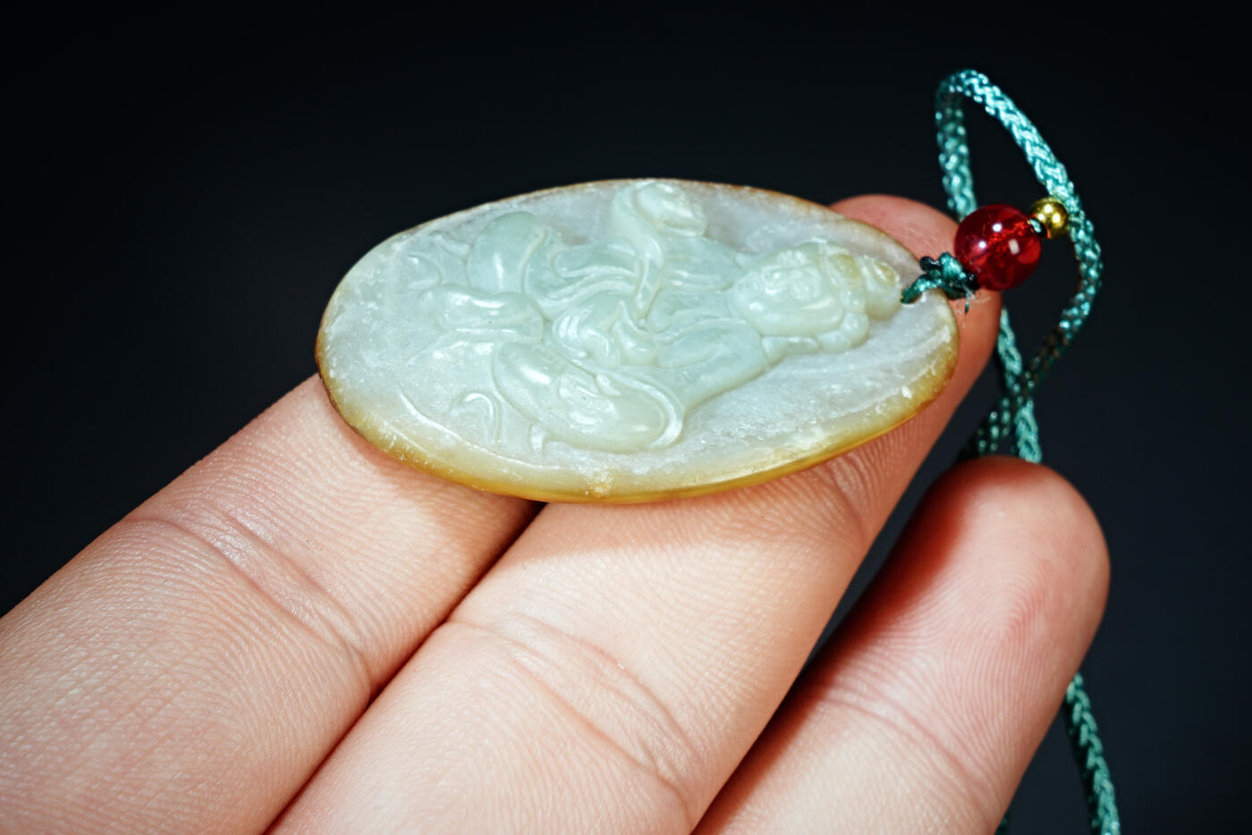 上海都达杂项专场六十八【全场包邮】 天然和田玉精雕《持莲观音》挂件95-163