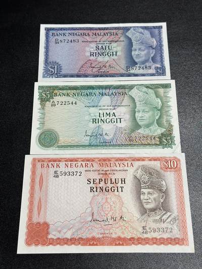 《外钞收藏家》第六百二十四期（精品场）（长期征集拍品、欢迎藏友们联系合作） - 马来西亚1、5、10林吉特 三张一起 AU品相和UNC-