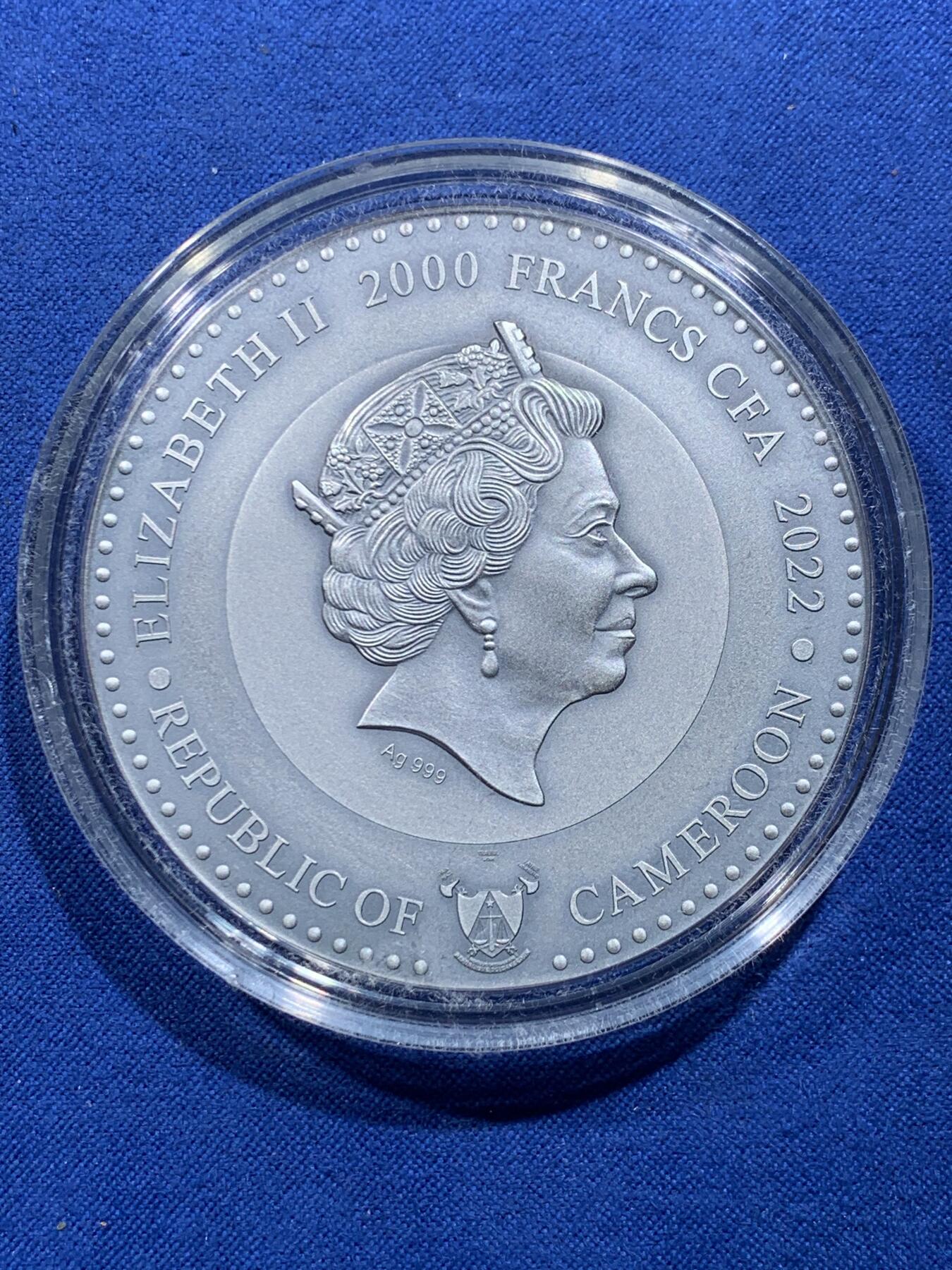 《竞宝斋》第478场 周日，周一 2场连拍 （全场包邮）欢迎送拍 喀麦隆2022年2000法郎高浮雕彩色仿古银币 行星和神系列-地球和盖亚（大地之神和众神之母） 2盎司999银 发行量500枚 盒证全