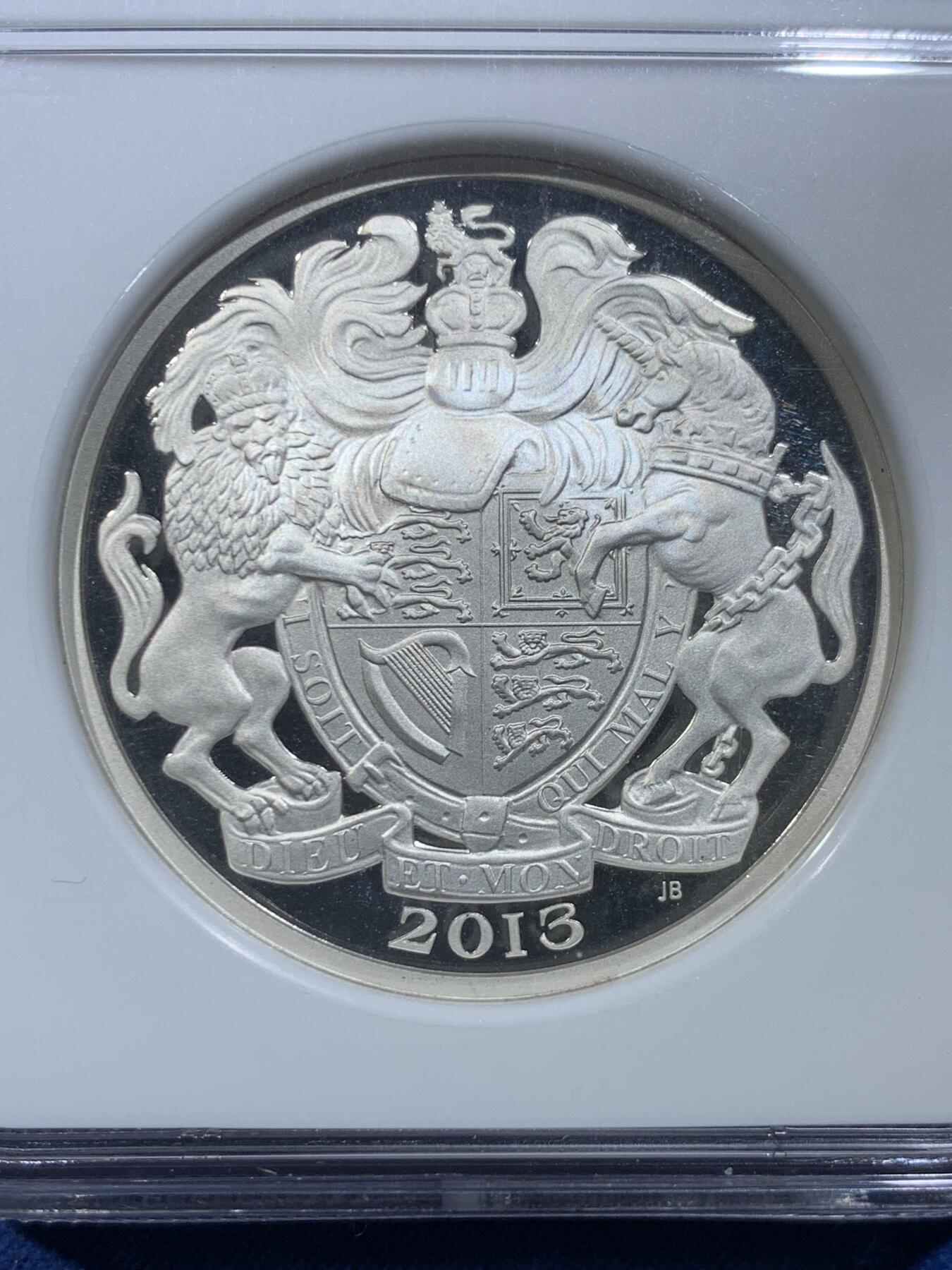 《竞宝斋》第478场 周日，周一 2场连拍 （全场包邮）欢迎送拍 NGC PF68UC 英国2013年伊丽莎白二世加冕60周年纪念2盎司精制银币，镜面高浮雕，采用1985-1997年设计的背面皇家纹章，面值5磅，发行量1465枚。加厚盒