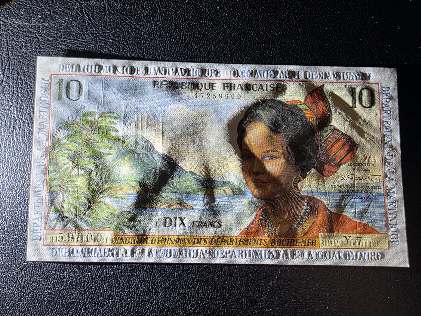 叁拾收藏第35期 法属安的列斯10法郎 UNC