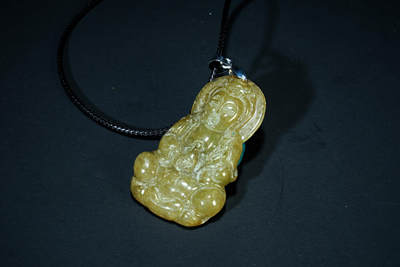 上海都达杂项专场六十八【全场包邮】 - 天然翡翠精雕《持瓶观音》挂件95-167