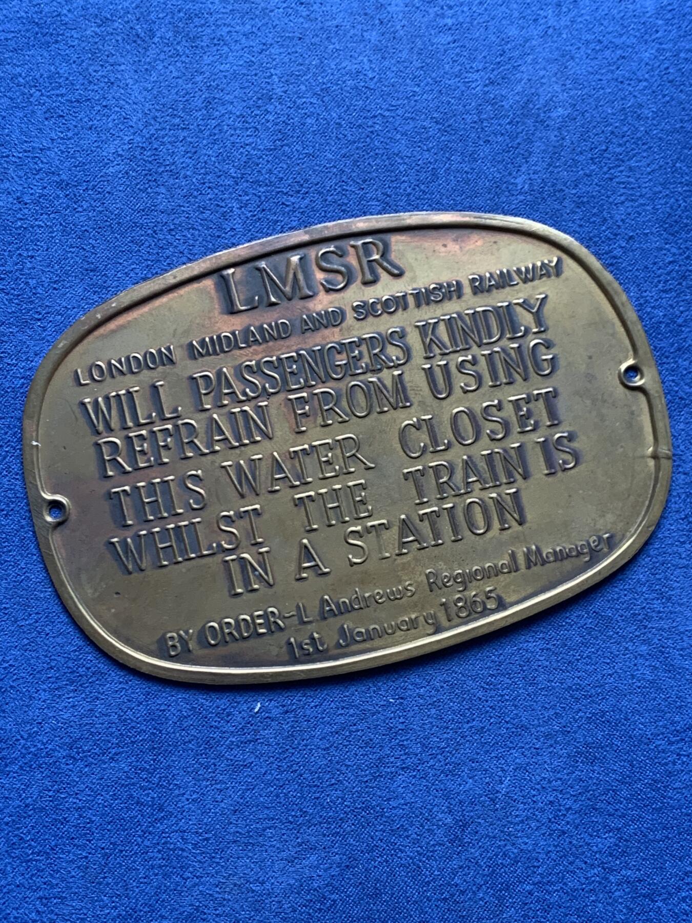 《竞宝斋》第478场 周日，周一 2场连拍 （全场包邮）欢迎送拍 英国 伦敦米德兰苏格兰铁路公司  蒸汽机车告示铜铭牌一枚，体积大压印清晰出色 25克，76.5*109mm。