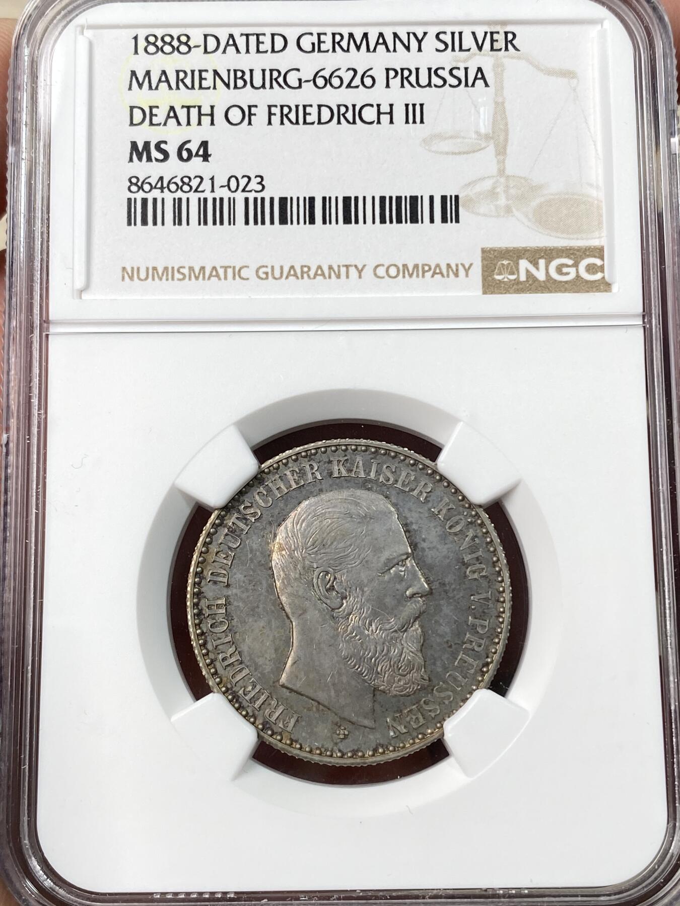 万国钱币拍卖第064期 NGC MS64 1888年德国普鲁士腓特烈三世三皇之年逝世纪念银章 法兰克福老藏出品 君悦淡五彩包浆极美 罕见收藏级