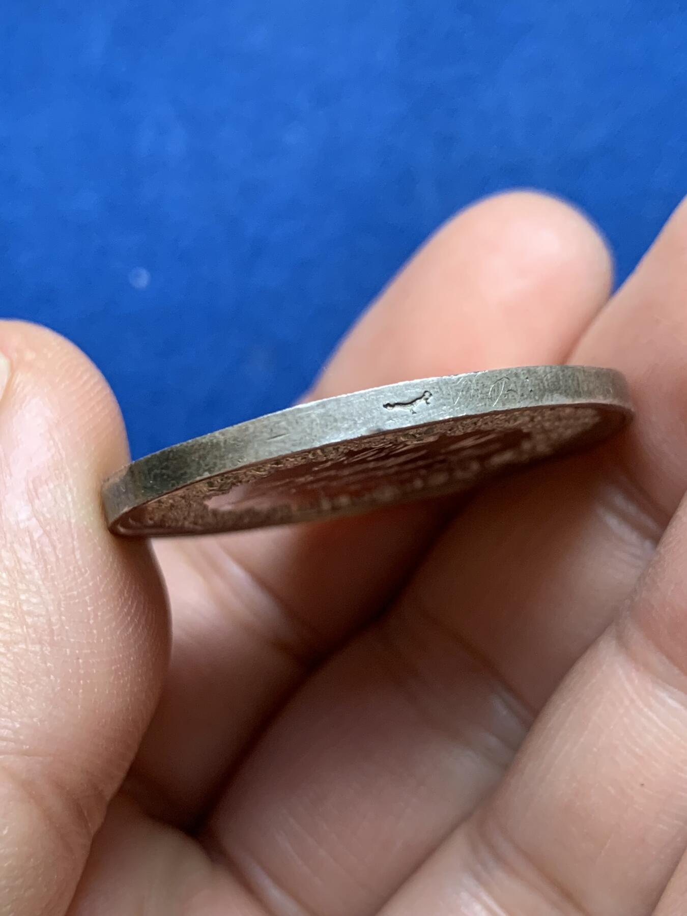 《竞宝斋》第478场 周日，周一 2场连拍 （全场包邮）欢迎送拍 法国1898年结婚纪念银章 34.3mm 18.6克 油灯边铭