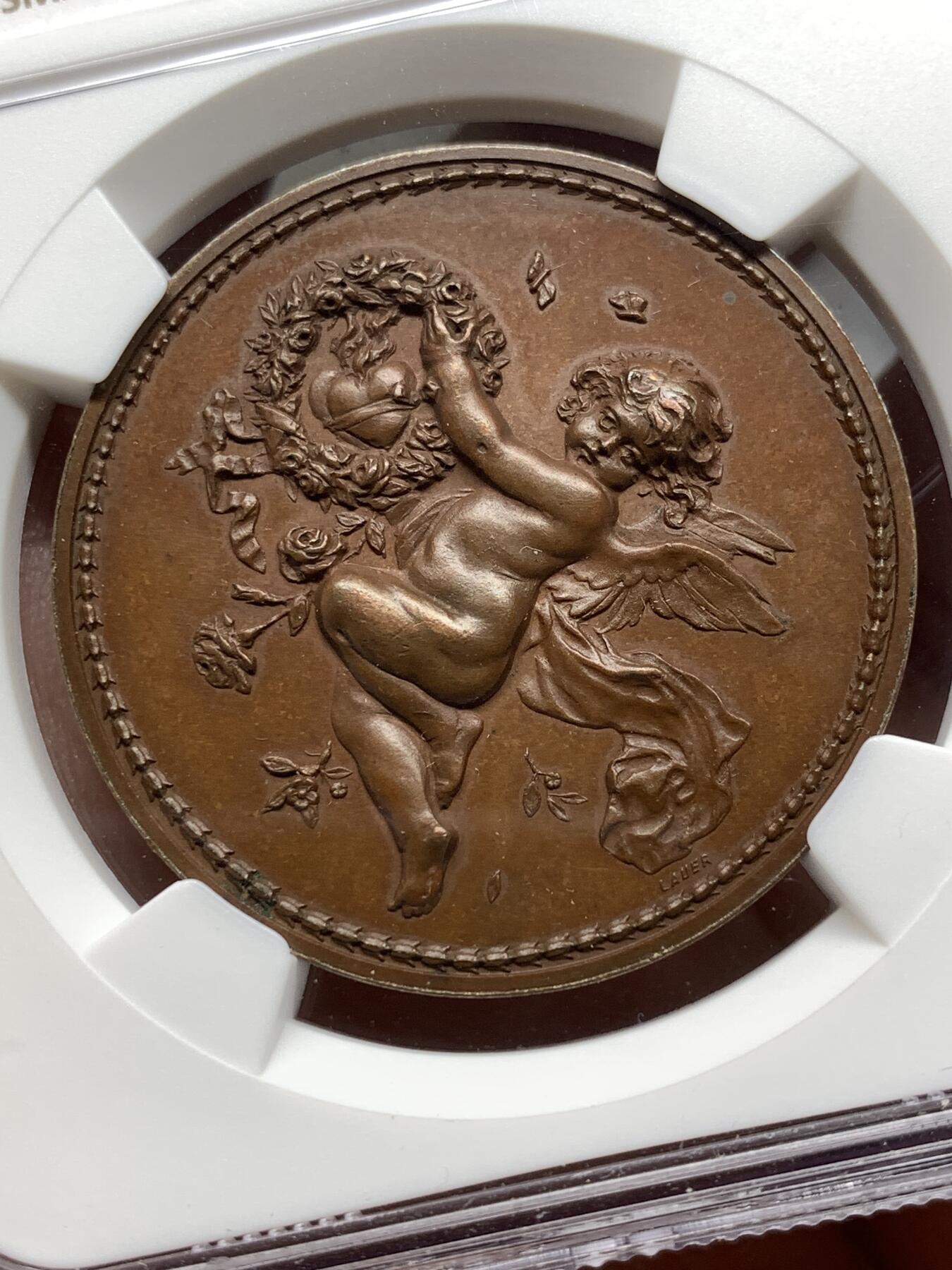 《竞宝斋》第478场 周日，周一 2场连拍 （全场包邮）欢迎送拍 NGC MS63BN 法国婚礼纪念章，首见款，正面：手持花环的小天使浮雕，代表着幸福与祝福