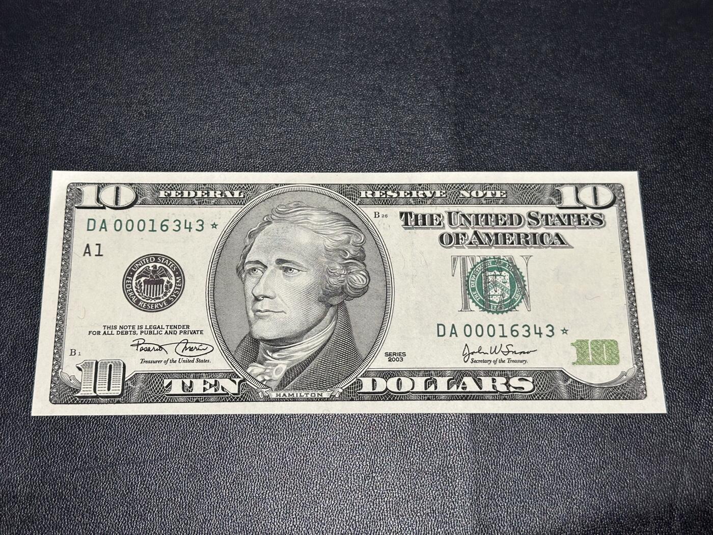 《外钞收藏家》第六百二十四期（精品场）（长期征集拍品、欢迎藏友们联系合作） 2003年美国大头版10美元 补号 万位号 全新UNC