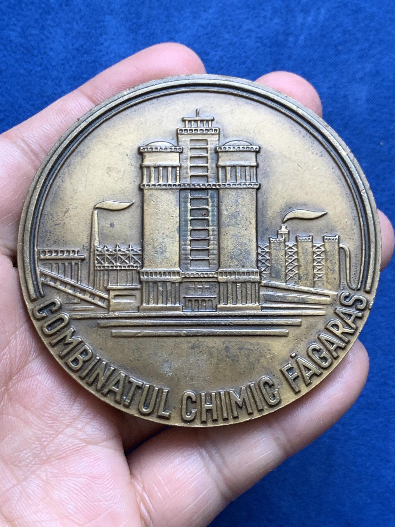 《竞宝斋》第478场 周日，周一 2场连拍 （全场包邮）欢迎送拍 三枚一组 欧洲大铜章 总重 375.6克 68-69.2mm