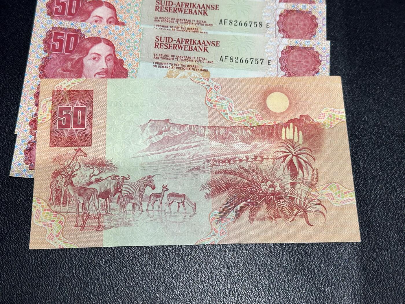 《外钞收藏家》第六百二十四期（精品场）（长期征集拍品、欢迎藏友们联系合作） 南非50兰特 4张一起 全新 边角有轻微瑕疵  有一张比较明显