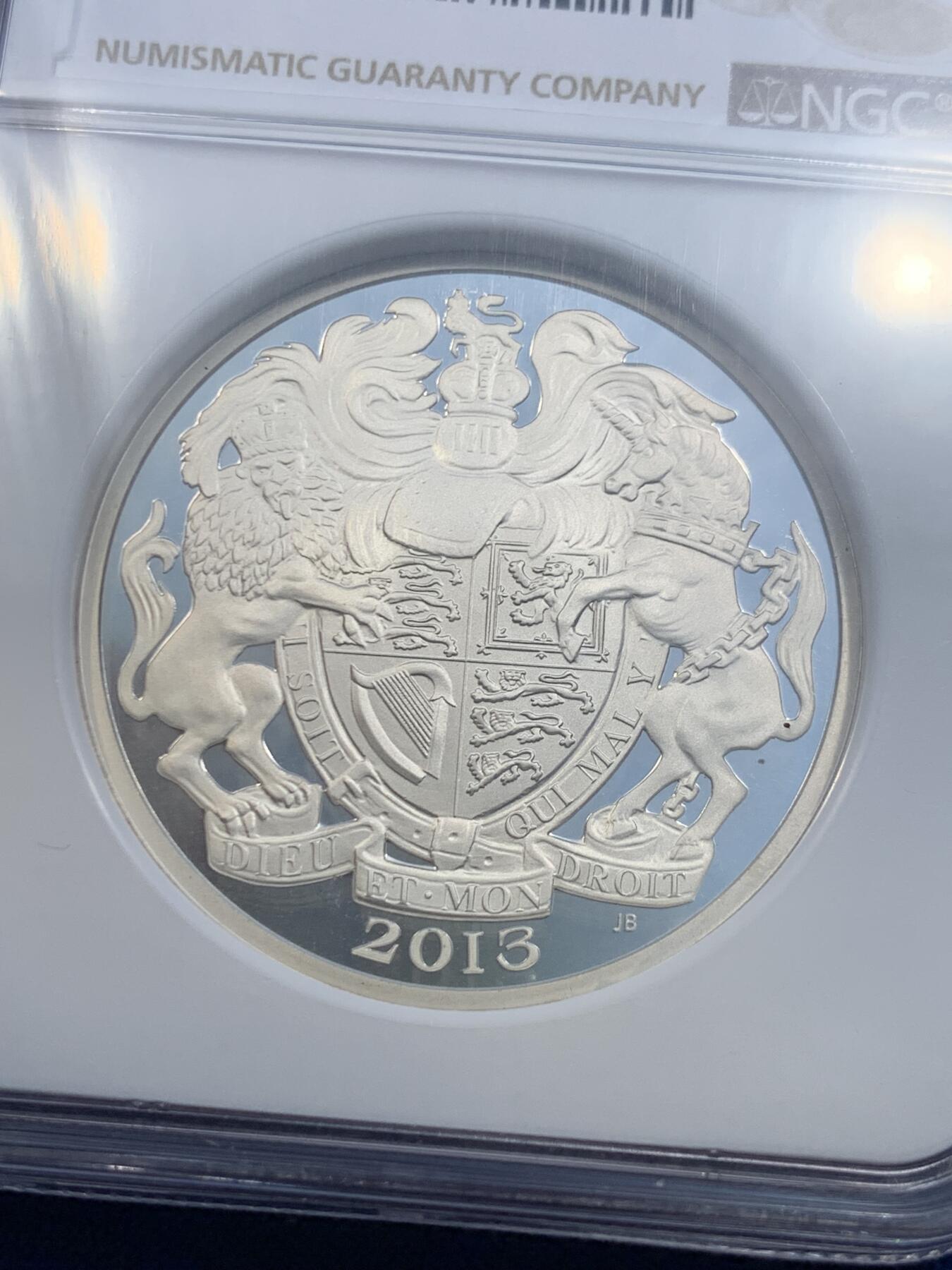 《竞宝斋》第478场 周日，周一 2场连拍 （全场包邮）欢迎送拍 NGC PF68UC 英国2013年伊丽莎白二世加冕60周年纪念2盎司精制银币，镜面高浮雕，采用1985-1997年设计的背面皇家纹章，面值5磅，发行量1465枚。加厚盒