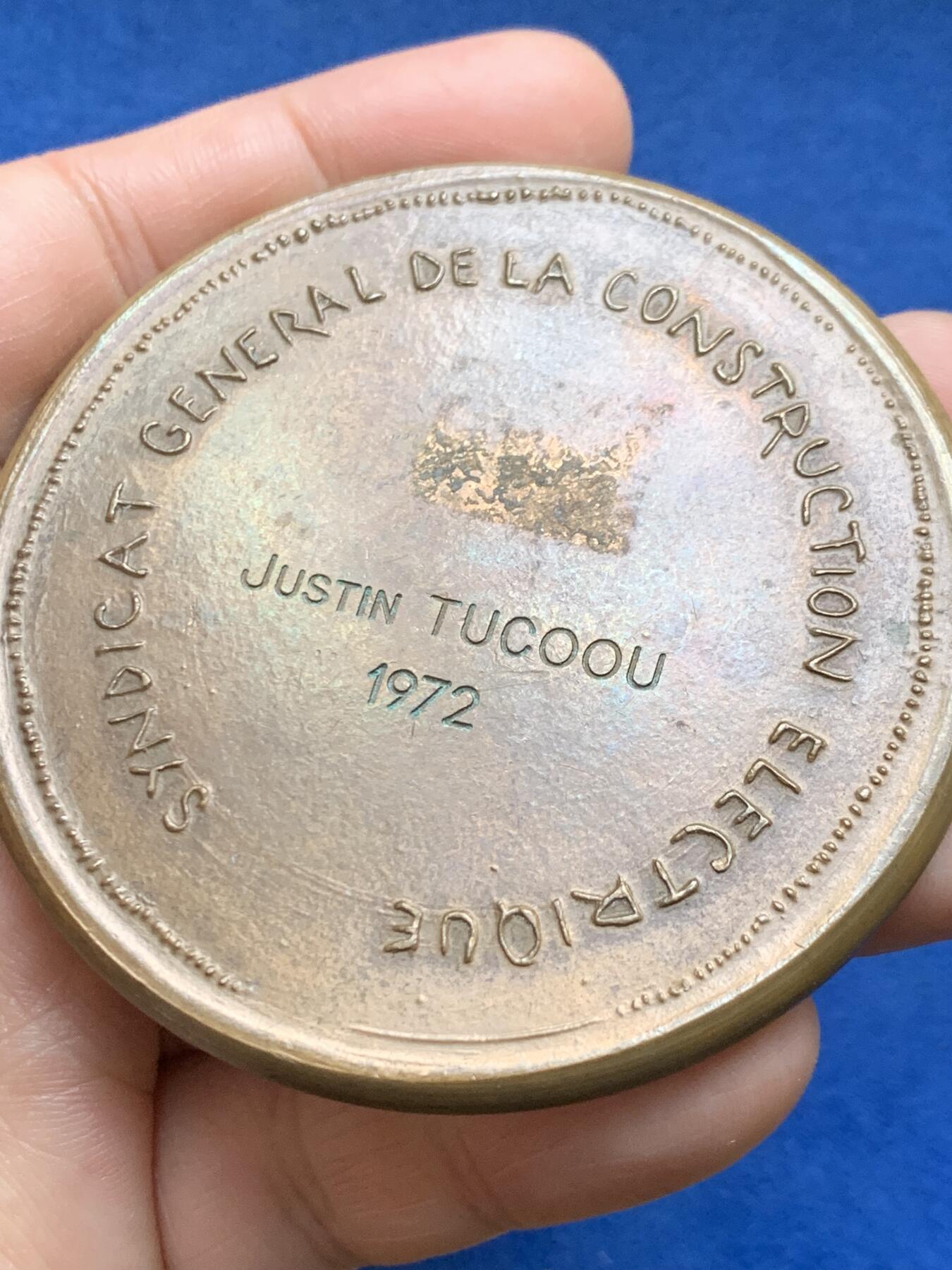 《竞宝斋》第478场 周日，周一 2场连拍 （全场包邮）欢迎送拍 法国电气建筑总工会纪念大铜章 175.9克 68.5mm