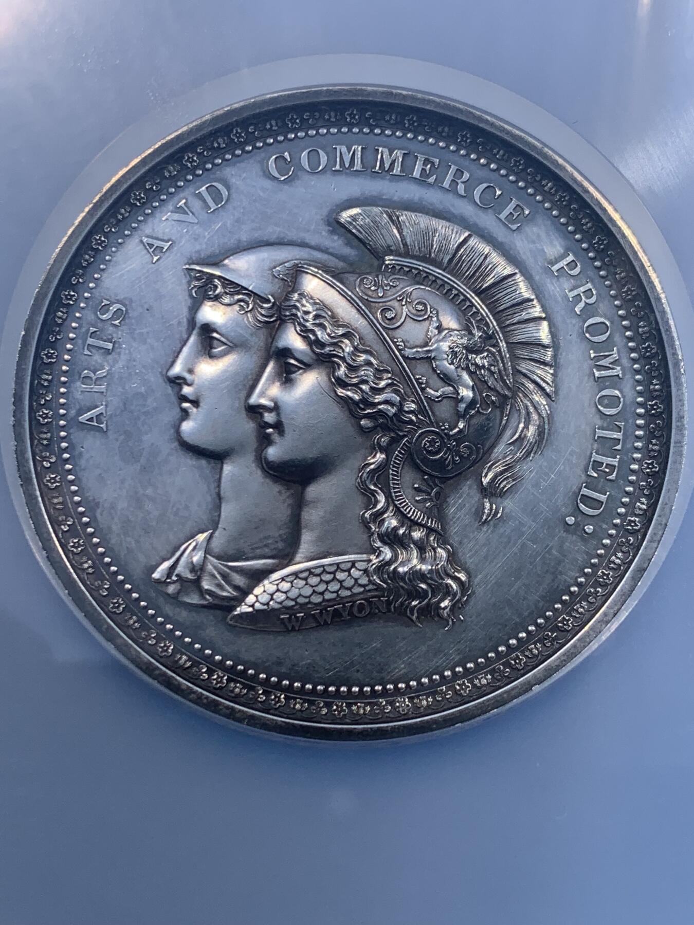 《竞宝斋》第478场 周日，周一 2场连拍 （全场包邮）欢迎送拍 NGC UNCD 名家W.Wyon作英国皇家艺术学会（成立于1753年）纪念大银章 正面为密涅瓦与墨丘利合像左侧头像  重73.2g