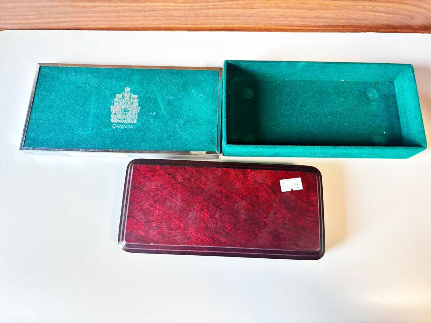 【Blue Auction】世界纸币精拍第806期——18级TOP拍卖/信誉/品质/专业/高效💫 【原盒 一组4美金 铂金币】加拿大野生动物系列 1997年30-300元 总重约57.54克 品相如图（有一枚盒子有裂）