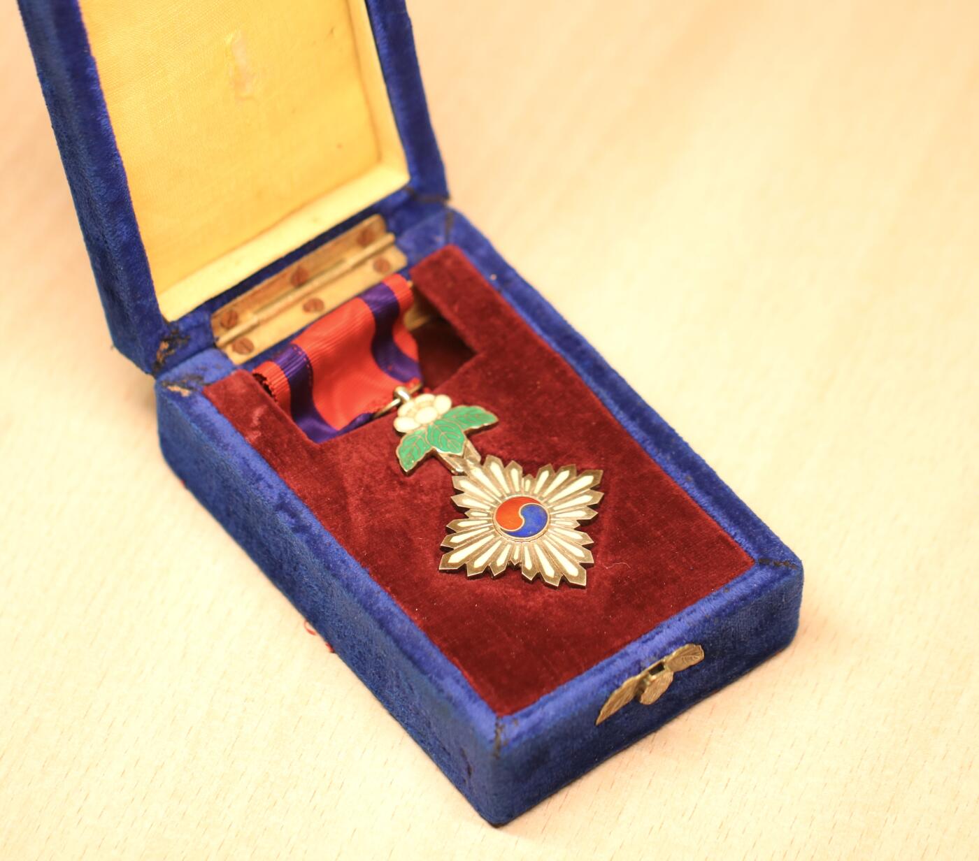 大猫徽章拍卖 第291期 大韩帝国七等太极勋章 银质原盒原珐琅，1900年4月17日设立稀少