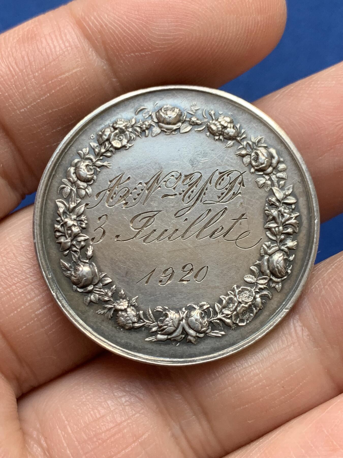 《竞宝斋》第478场 周日，周一 2场连拍 （全场包邮）欢迎送拍 法国1920年结婚纪念银章 33.5mm 16克 丰饶角银标 好品相