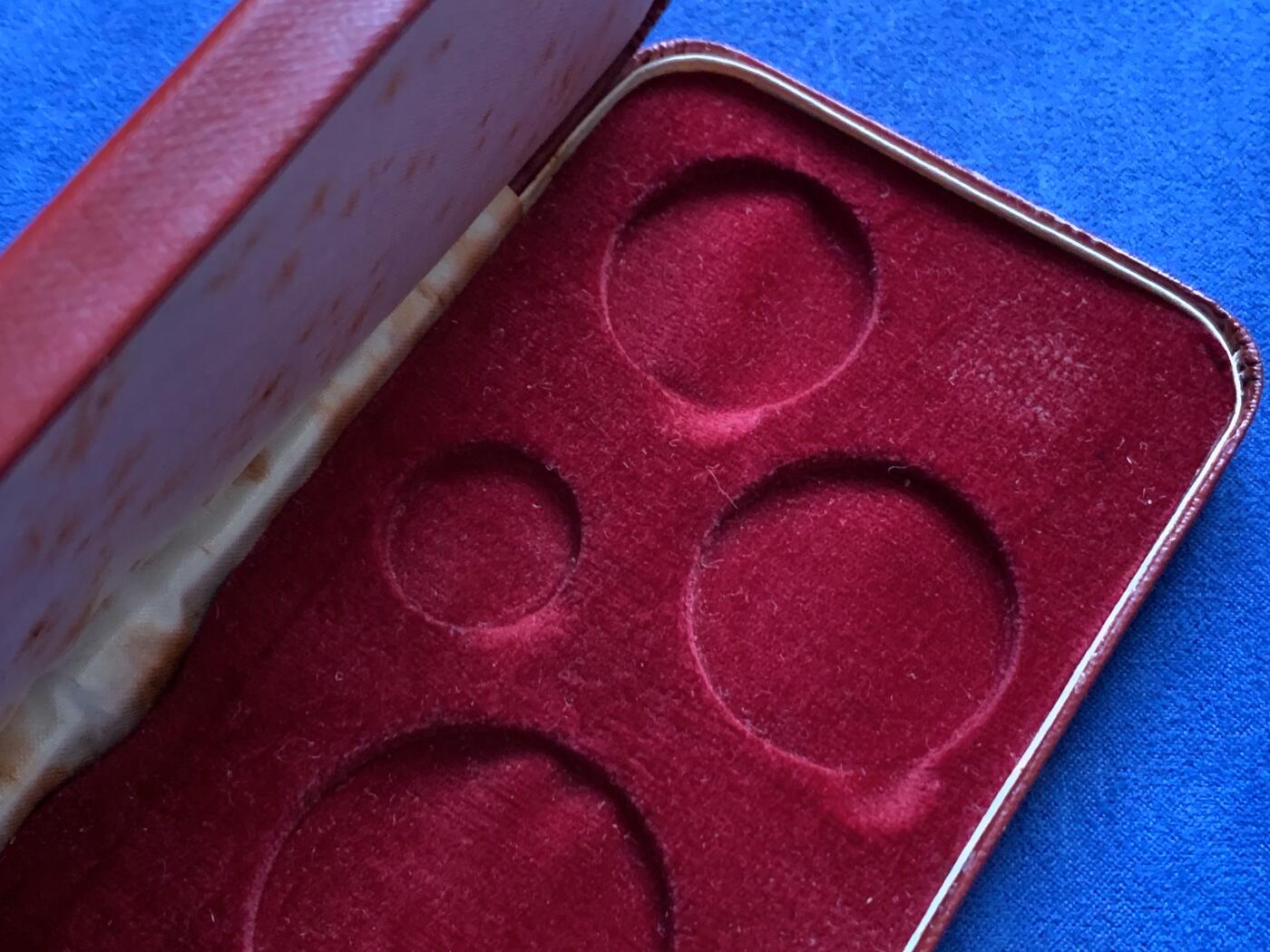 《竞宝斋》第478场 周日，周一 2场连拍 （全场包邮）欢迎送拍 维多利亚禧年七枚装空盒一个 细节见图