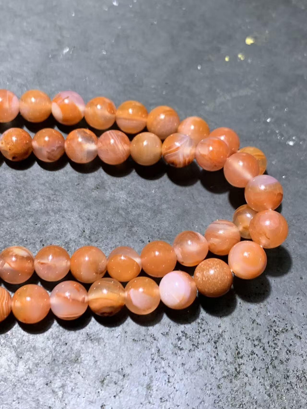 精美荔枝冻飘红川料南红玛瑙多圈手串一条，