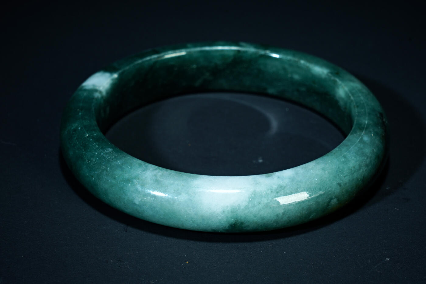 上海都达杂项专场六十八【全场包邮】 天然深油绿翡翠（A货）手镯 附鉴定证书95-138