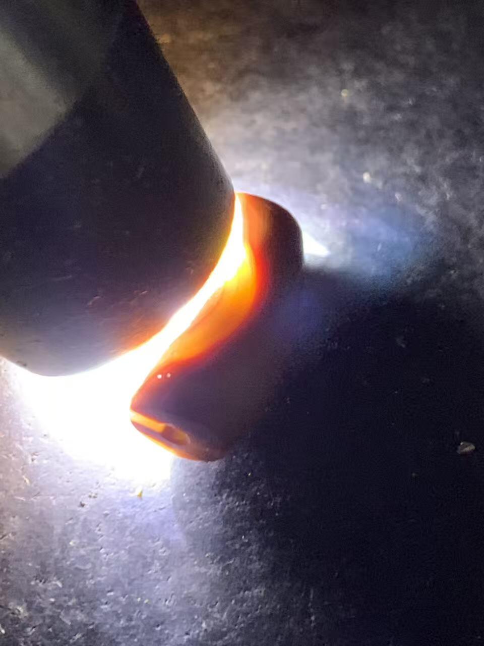 精美拉丝料战国红玛瑙随形桶珠一颗！