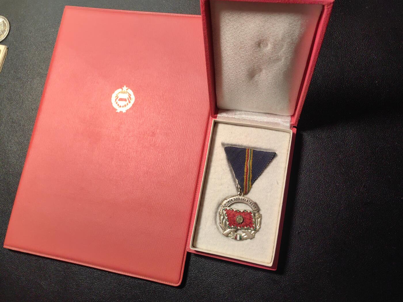 靖甫拍卖第九场 匈牙利银级为祖国服务勋章原盒带证