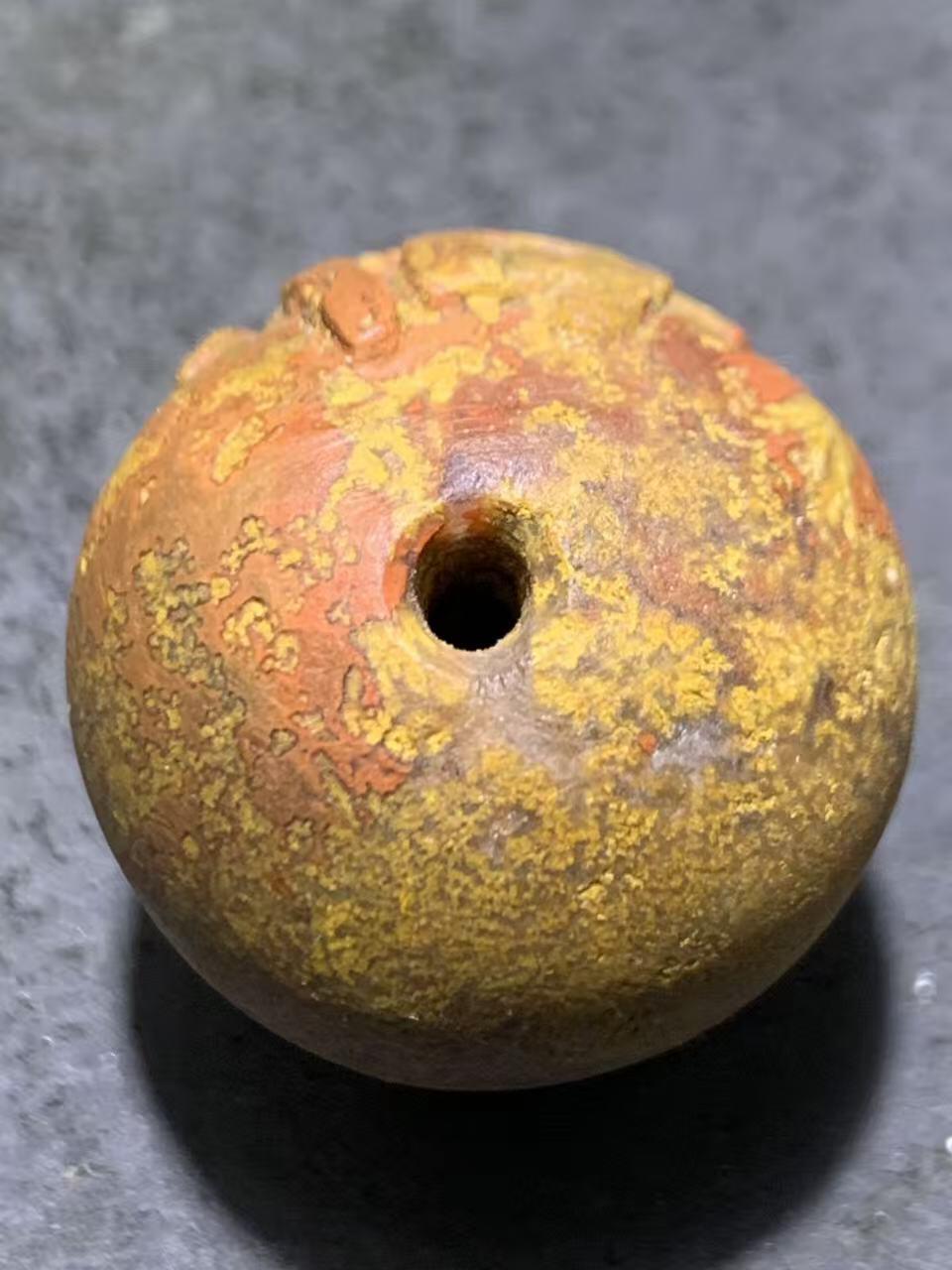 精美亚光原皮风化纹黄金草花纹战国红玛瑙手工雕刻悟珠一颗