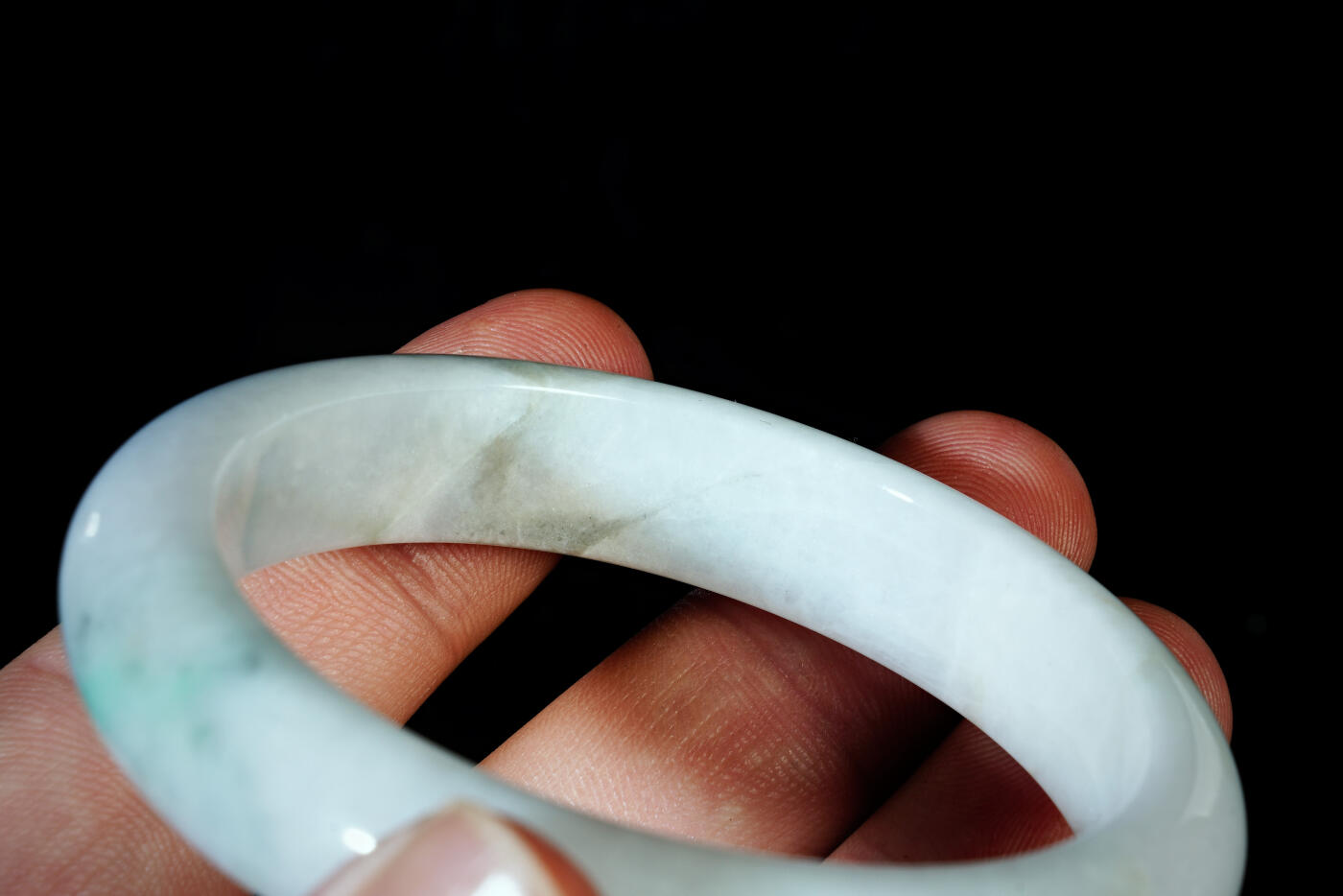 上海都达杂项专场六十八【全场包邮】 天然冰糯种翡翠（A货）手镯 附鉴定证书95-135