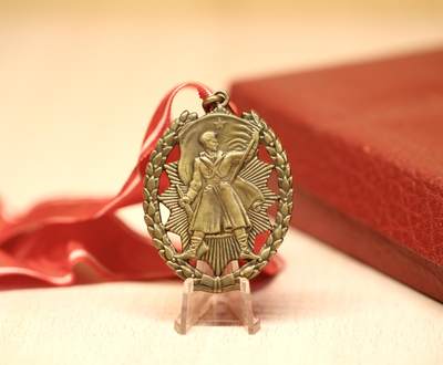 大猫徽章拍卖 第291期 - 南斯拉夫人民英雄勋章（铜镀金）有原盒