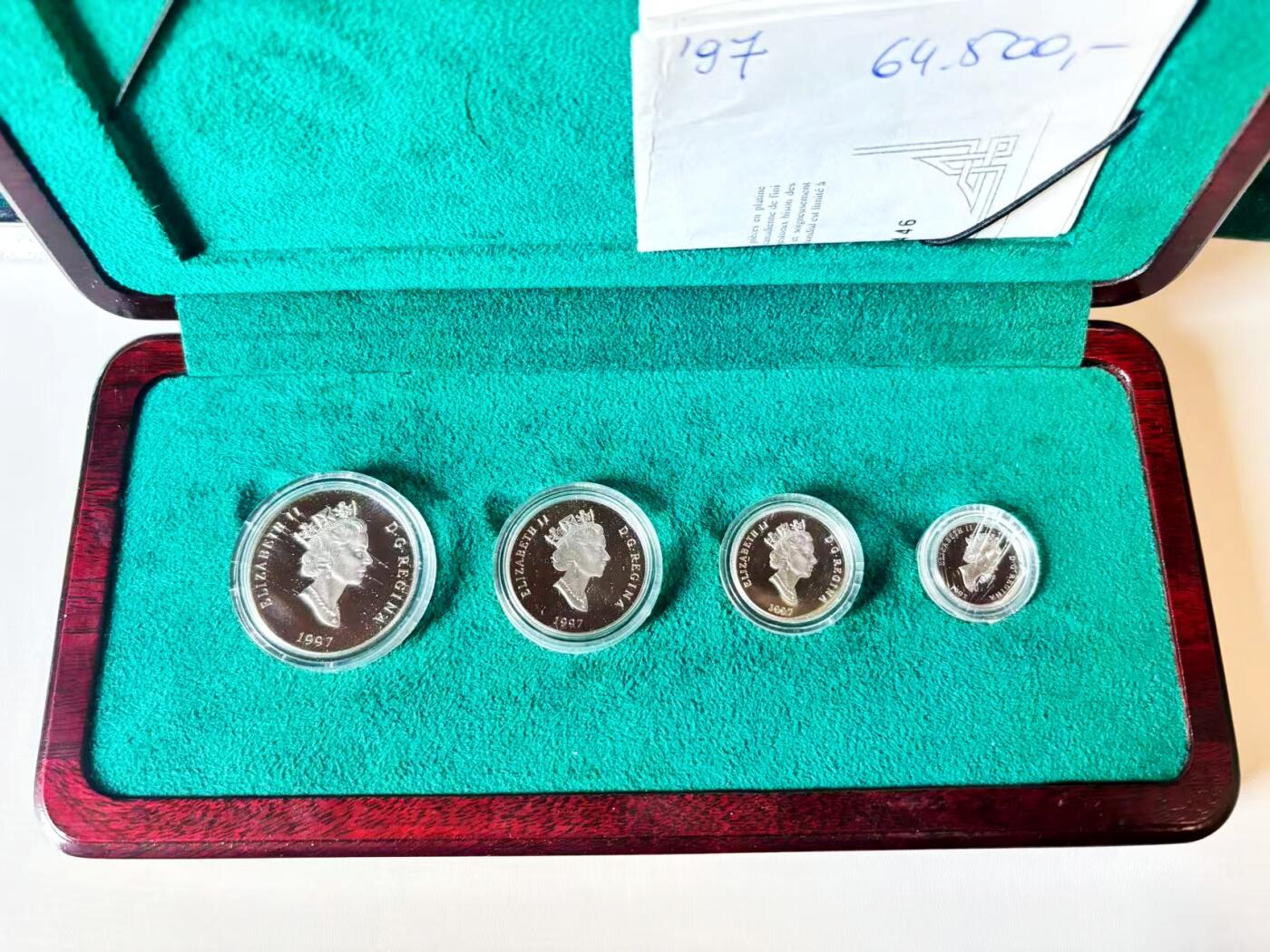 【Blue Auction】世界纸币精拍第806期——18级TOP拍卖/信誉/品质/专业/高效💫 【原盒 一组4美金 铂金币】加拿大野生动物系列 1997年30-300元 总重约57.54克 品相如图（有一枚盒子有裂）