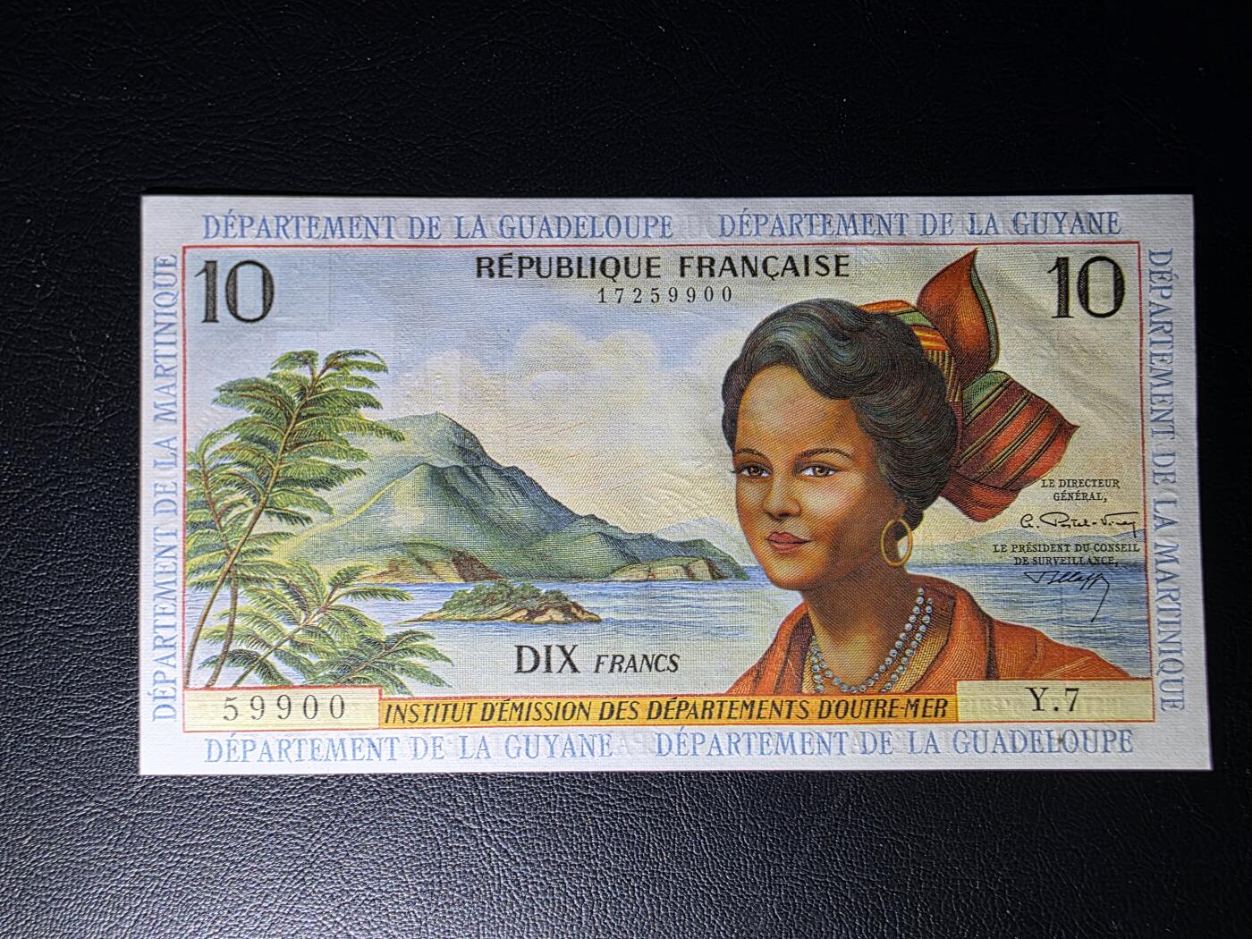 叁拾收藏第35期 法属安的列斯10法郎 UNC