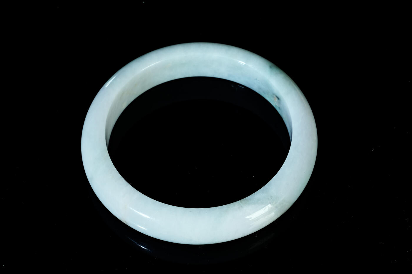 上海都达杂项专场六十八【全场包邮】 天然冰糯种翡翠（A货）手镯 附鉴定证书95-135