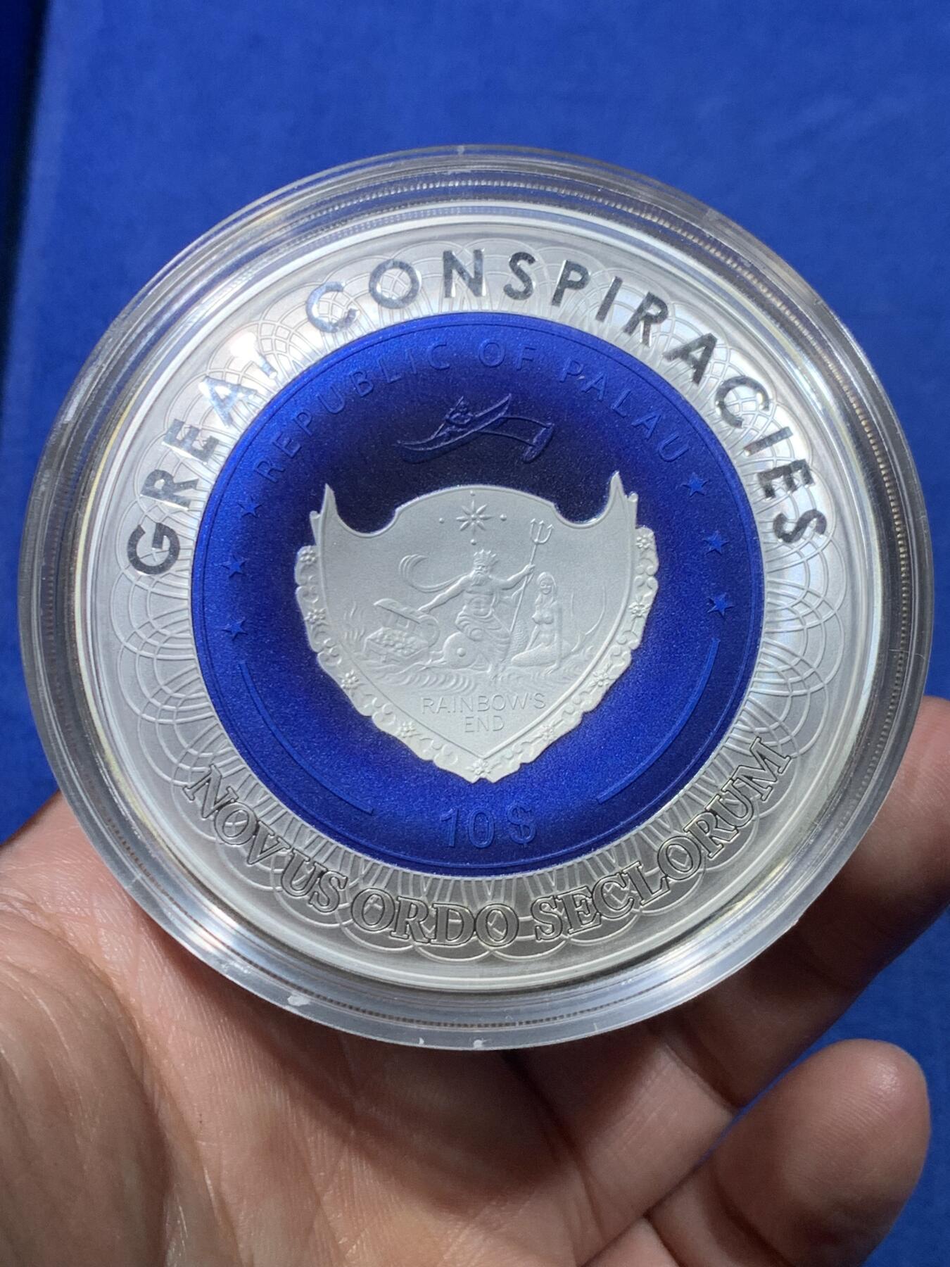 《竞宝斋》第478场 周日，周一 2场连拍 （全场包邮）欢迎送拍 帕劳2019年10元彩色精制银币 大阴谋系列-地平说（系列首枚） 2盎司999银 发行量500枚 盒证全