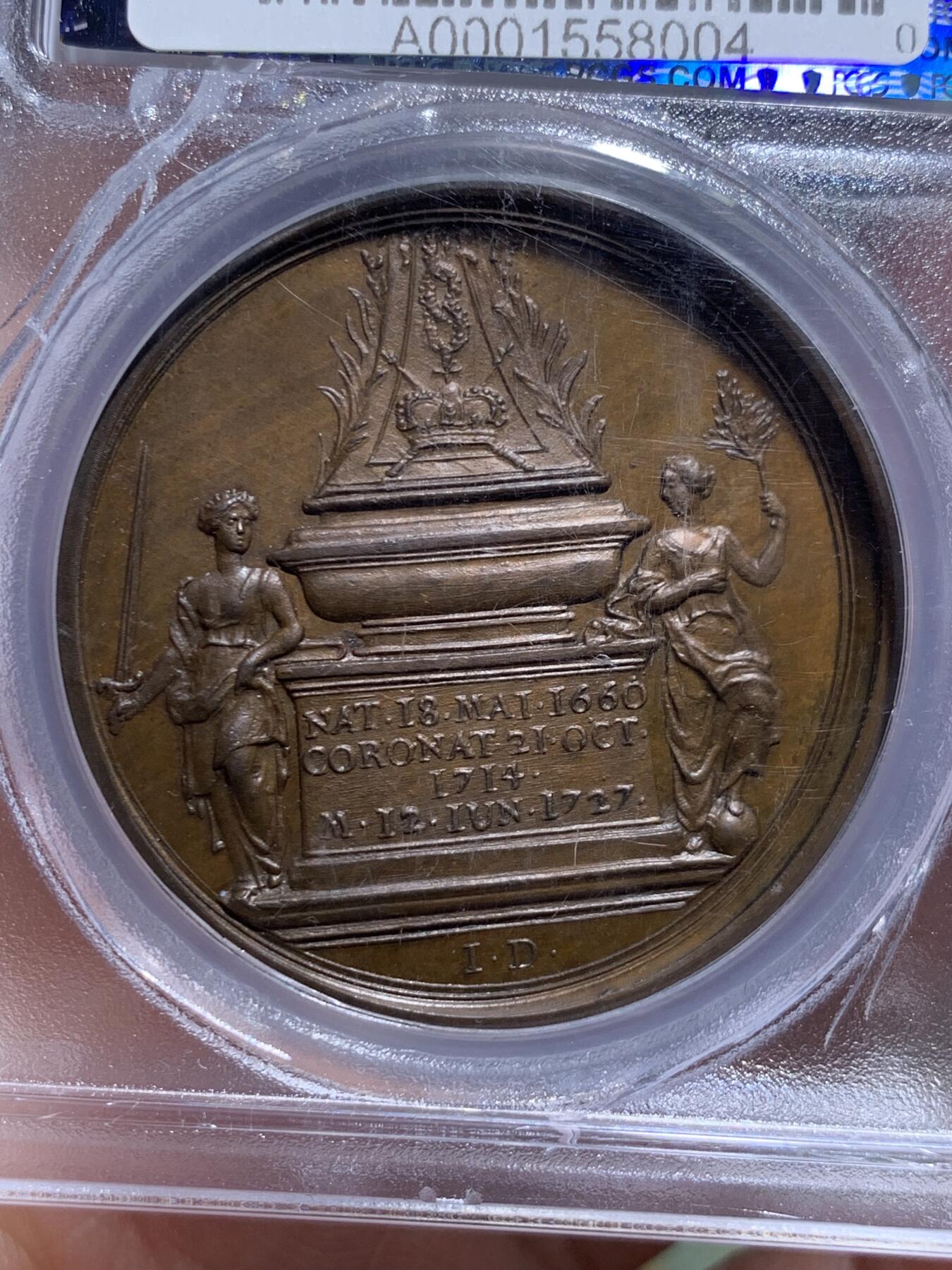 《竞宝斋》第478场 周日，周一 2场连拍 （全场包邮）欢迎送拍 PCGS SP64 英国1727年乔治一世国王逝世原铸大铜章，F.Martin名家旧藏，专属特殊封装。极少见的英系早期原铸，细节极精美，同时期章牌的顶尖水准。盒子内部有裂，细节见图。附纸袋标签，传承有序