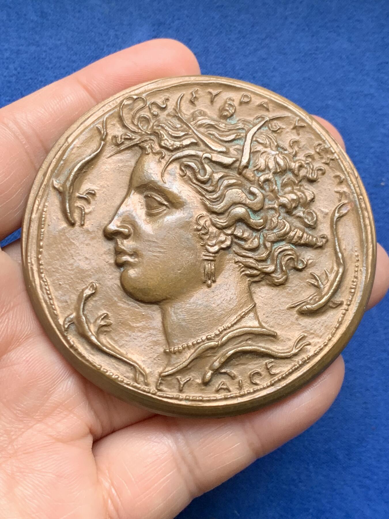 《竞宝斋》第478场 周日，周一 2场连拍 （全场包邮）欢迎送拍 法国电气建筑总工会纪念大铜章 175.9克 68.5mm