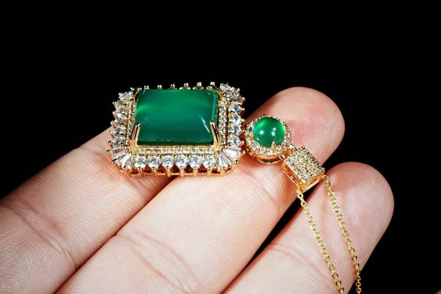 上海都达杂项专场六十八【全场包邮】 天然绿玛瑙蛋面无事牌挂件