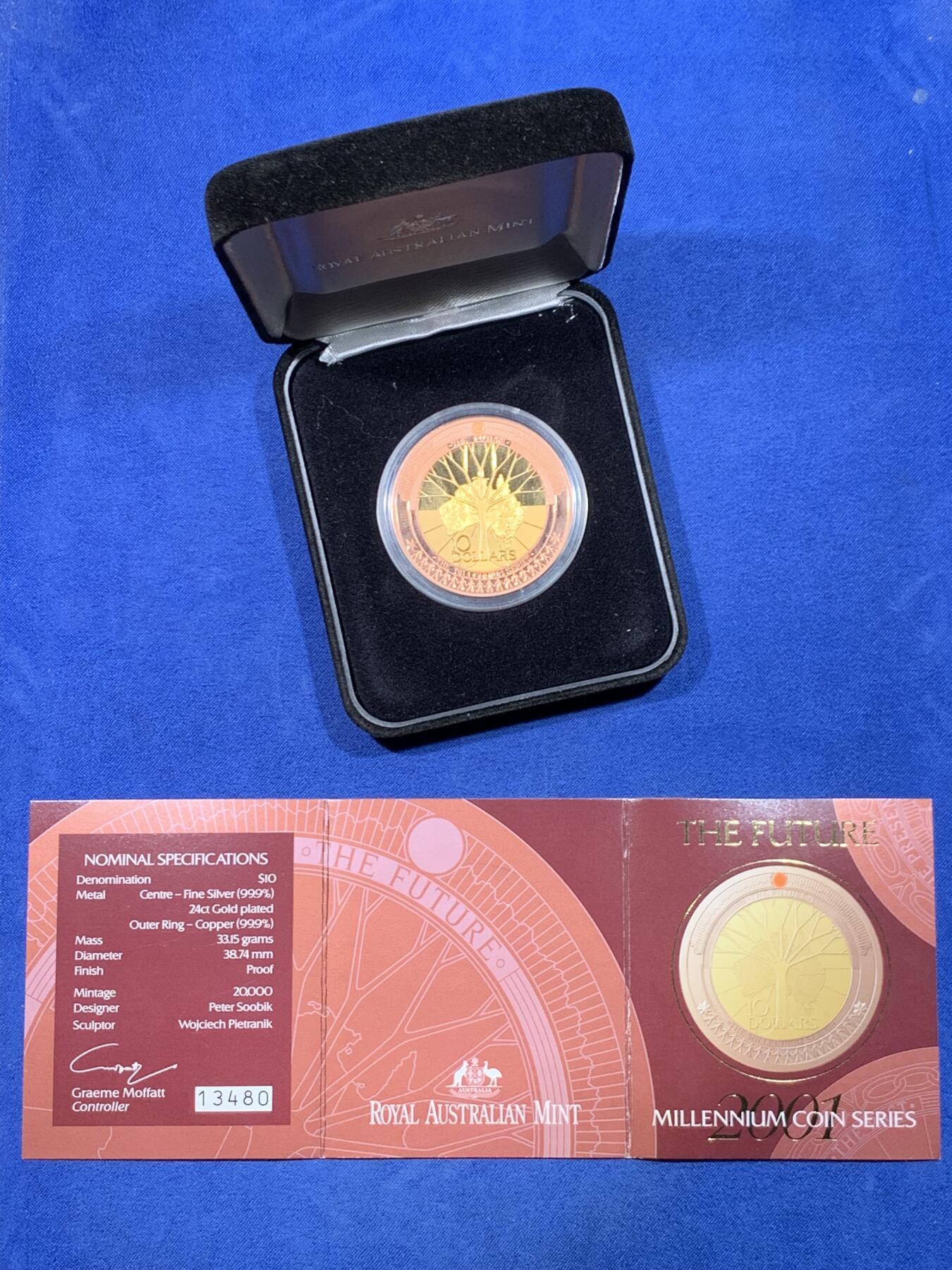 《竞宝斋》第478场 周日，周一 2场连拍 （全场包邮）欢迎送拍 澳大利亚2001年10元双金属精制银币 千禧年系列-未来 内圈999银镀24K金外圈铜 总重33.15克 发行量2万 盒证全