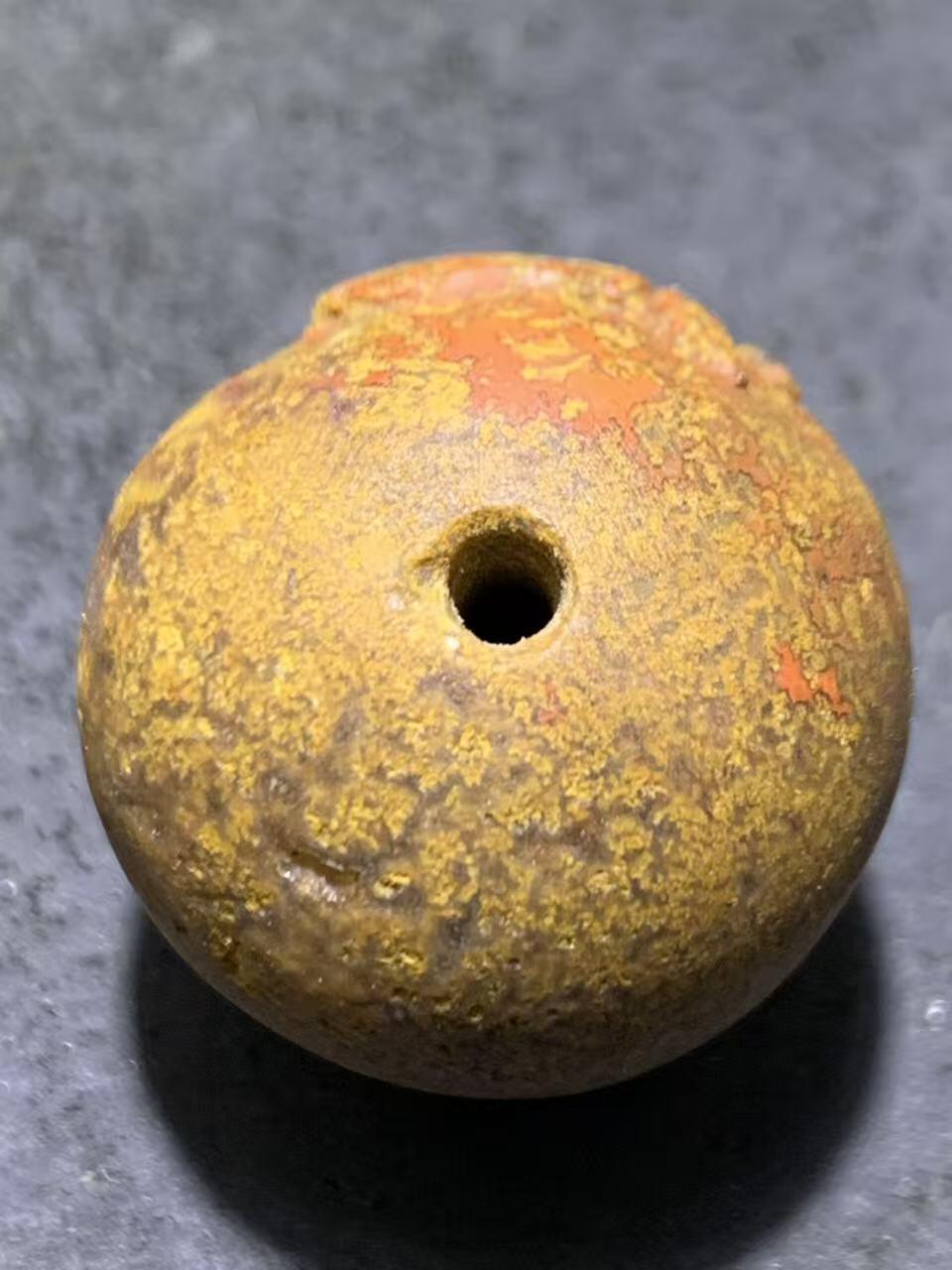 精美亚光原皮风化纹黄金草花纹战国红玛瑙手工雕刻悟珠一颗