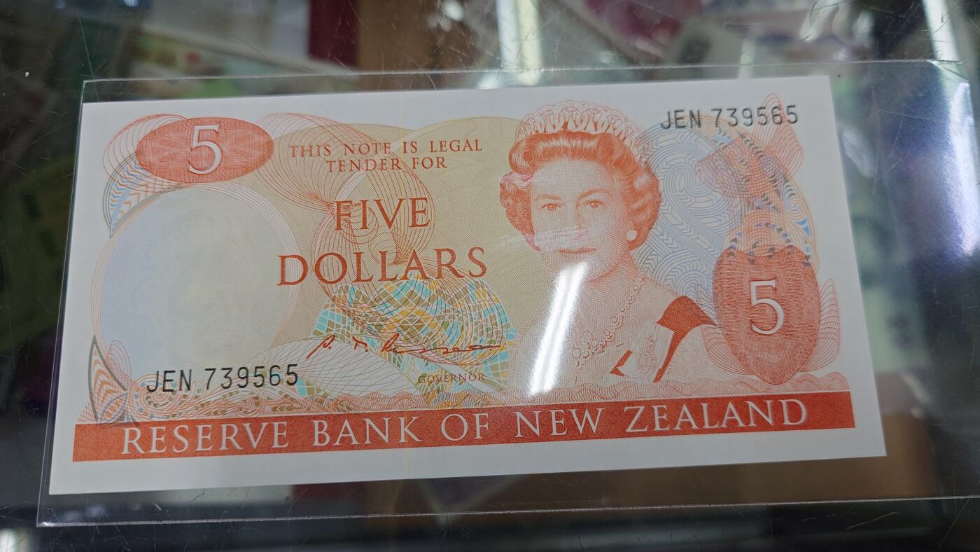 世界钱币～微拍第244期暨2026年第25期  老库存每款各1-2张清仓低价起拍 老版新西兰5元 全新绝品无斑无4尾号565