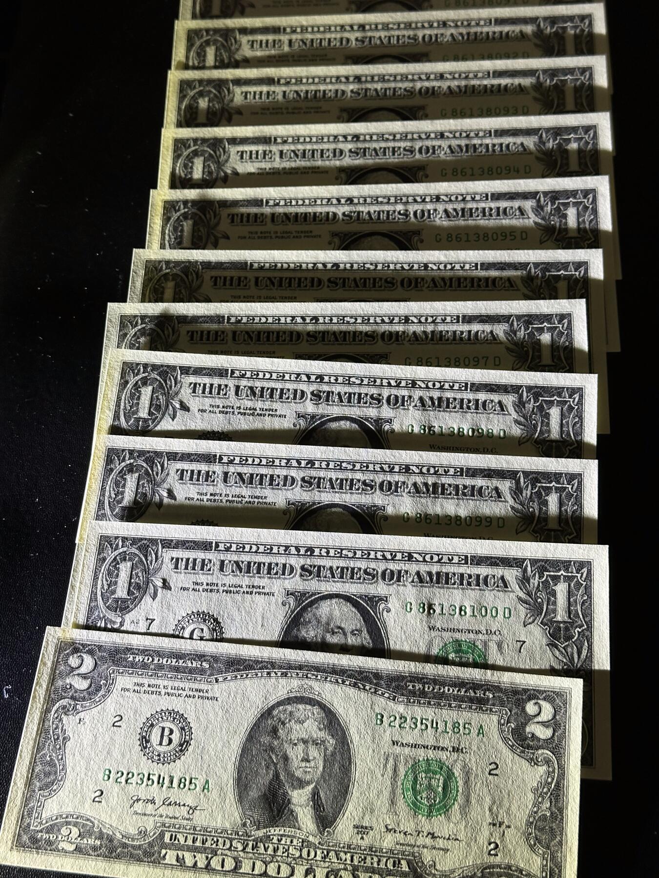 《外钞收藏家》第六百二十四期（精品场）（长期征集拍品、欢迎藏友们联系合作） 2017年美国1美元 标准10连号 高位无47 +2美元1张 全新UNC