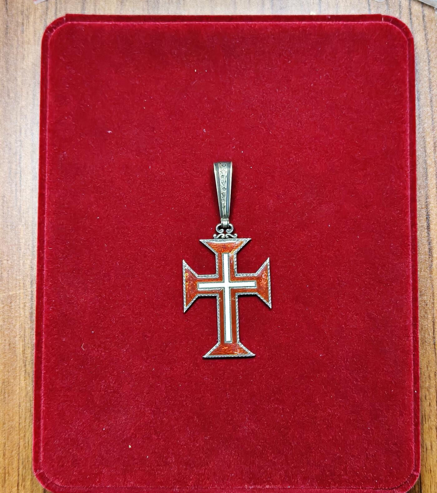 蜀地medal 2026春季精品专场 第5场 葡萄牙大军官级基督勋章 早期银质珐琅镀金 单脖子章 带一个盒子