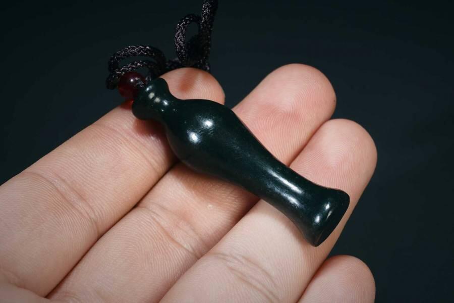 上海都达杂项专场六十八【全场包邮】 天然和田玉青玉宝瓶吊坠挂件 附鉴定证书95-199