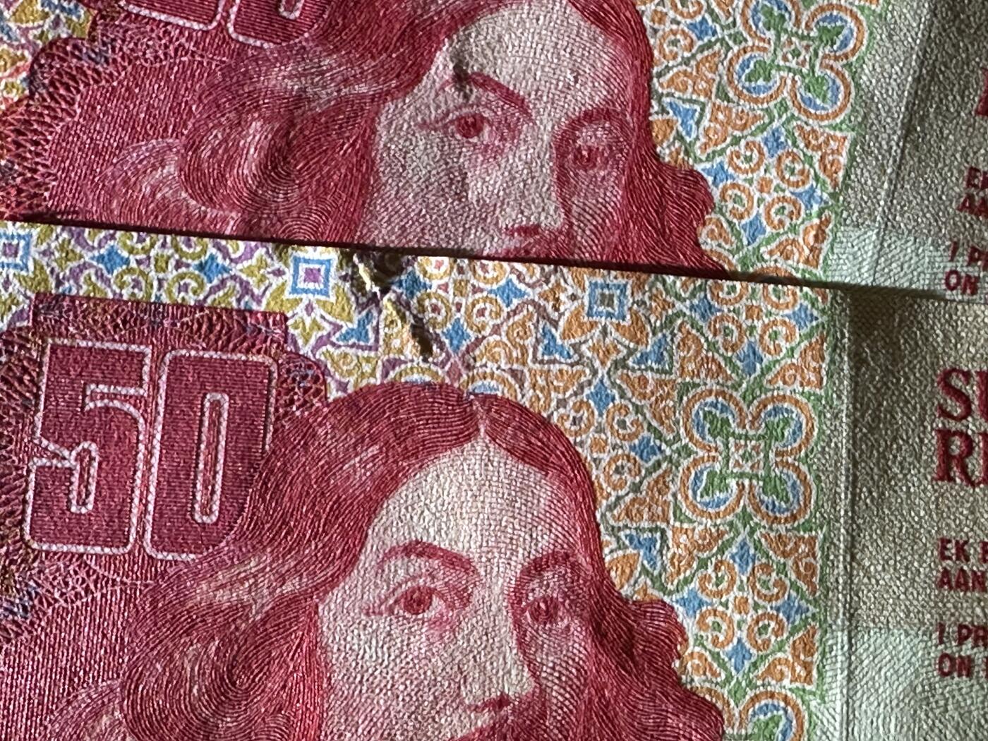 《外钞收藏家》第六百二十四期（精品场）（长期征集拍品、欢迎藏友们联系合作） 南非50兰特 4张一起 全新 边角有轻微瑕疵  有一张比较明显