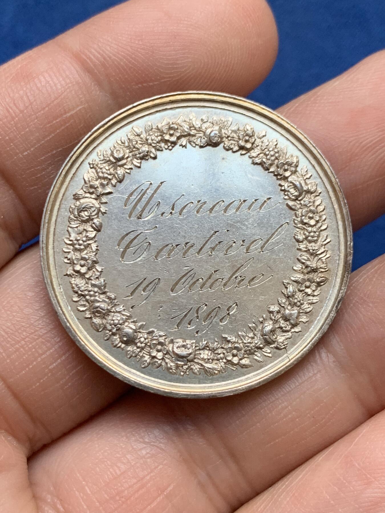 《竞宝斋》第478场 周日，周一 2场连拍 （全场包邮）欢迎送拍 法国1898年结婚纪念银章 34.3mm 18.6克 油灯边铭