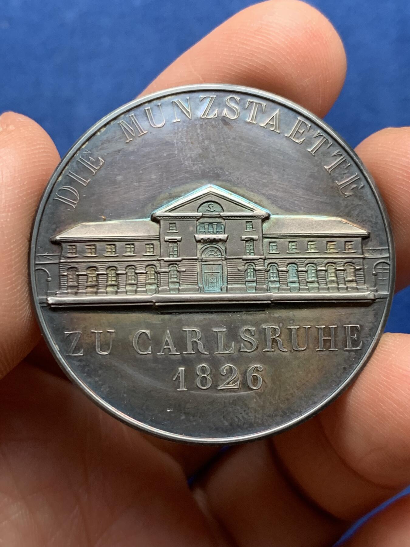 《竞宝斋》第478场 周日，周一 2场连拍 （全场包邮）欢迎送拍 德国卡尔斯鲁厄造币厂建成纪念银章 24.75克 40.2mm 好品带盒