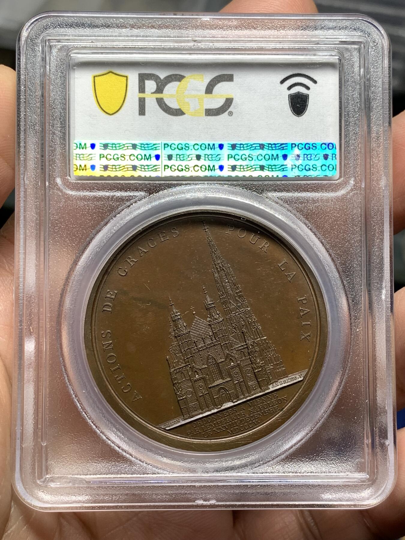 《竞宝斋》第478场 周日，周一 2场连拍 （全场包邮）欢迎送拍 PCGS SP64 法国1805年拿破仑—“维也纳的圣斯蒂芬大教堂”纪念原铸大铜章，超高浮雕磨砂质感，雕刻师Denon作品， pcgs封面币之一 加厚盒状态极好，背面支撑有磕。