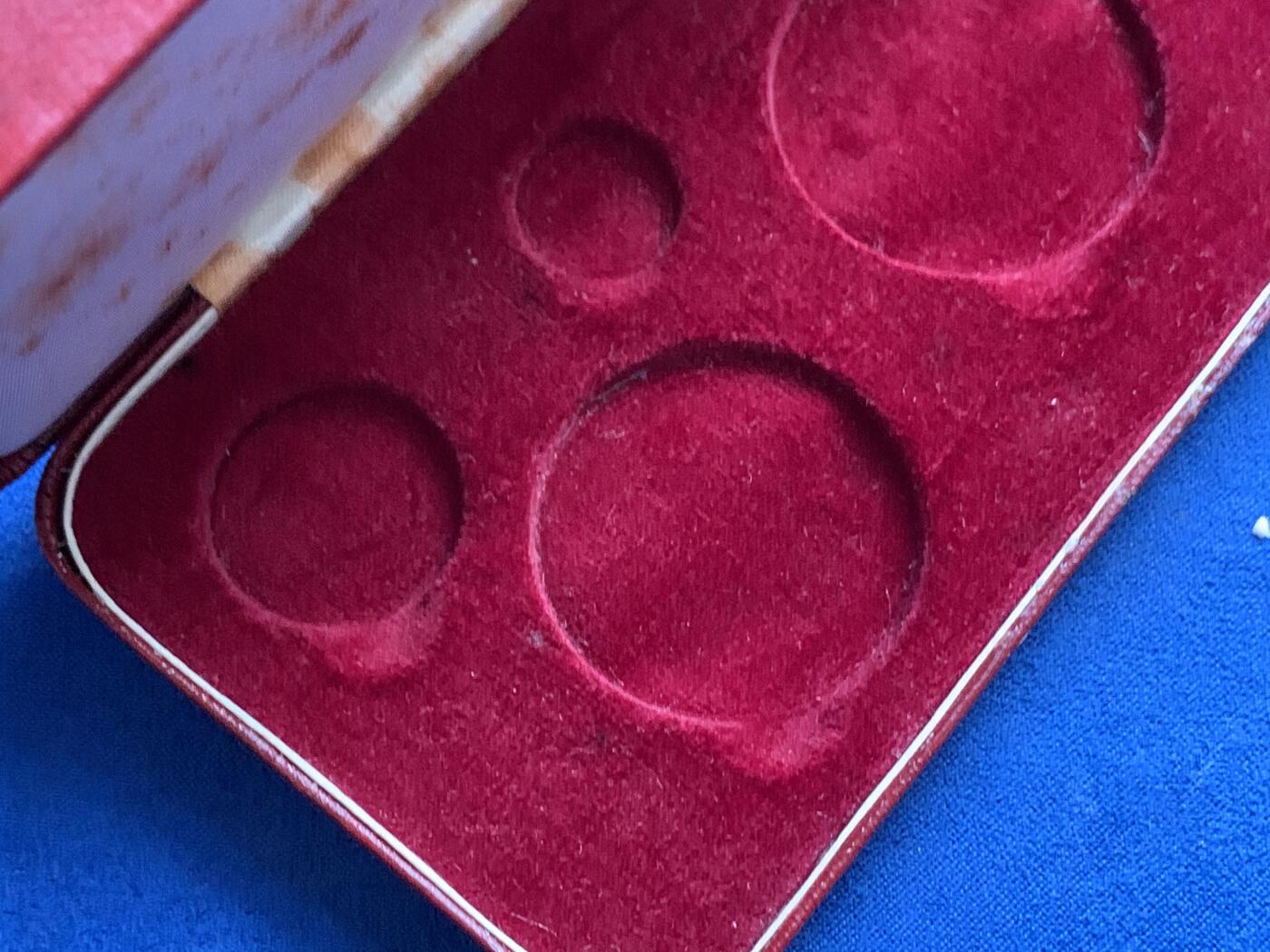 《竞宝斋》第478场 周日，周一 2场连拍 （全场包邮）欢迎送拍 维多利亚禧年七枚装空盒一个 细节见图